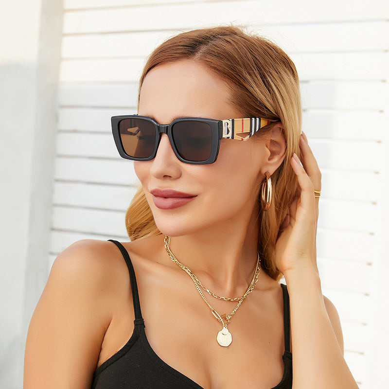 2025New Sunglasses for Women Trendy New European and American Fashion Chain Square Frame Sunglasses for Women Necklace Pendant sunglasses