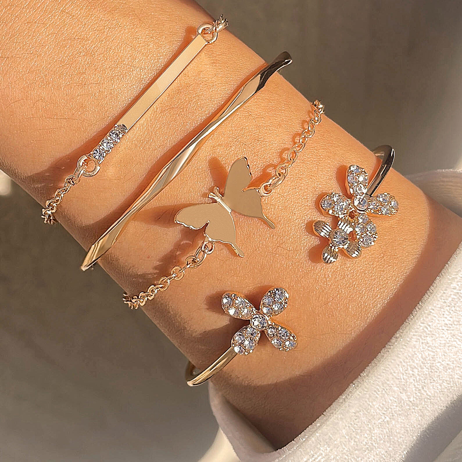 European and American Light Luxury Accessories Heart-shaped Leaf Inlaid Diamond Four-layer Bracelet Butterfly Knot Open Bracelet Set for Women