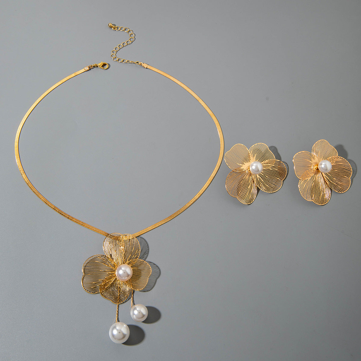 European and American Niche Ginkgo Leaf Tassel Necklace Design Sense Retro Pull-out Imitation Pearl Choker Jewelry choker