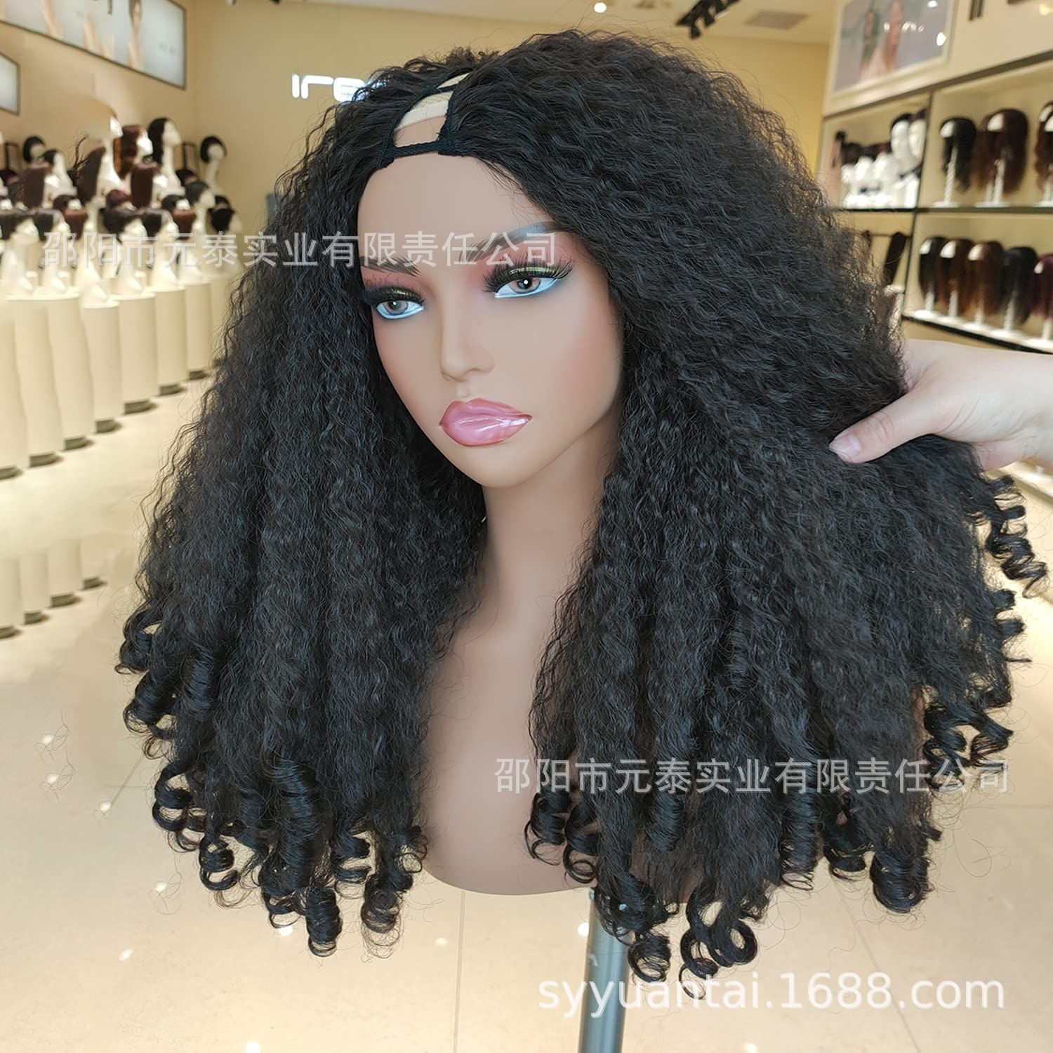 Africa YAKI Curly End Curly Hair Synthetic Wig V The top of the model is hollowed out