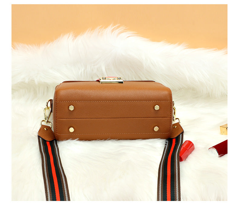 2024New Spring Festival Trendy Fashion Personality Small Square Bag Retro Simple Casual Crossbody Bag Mini Shoulder Bag