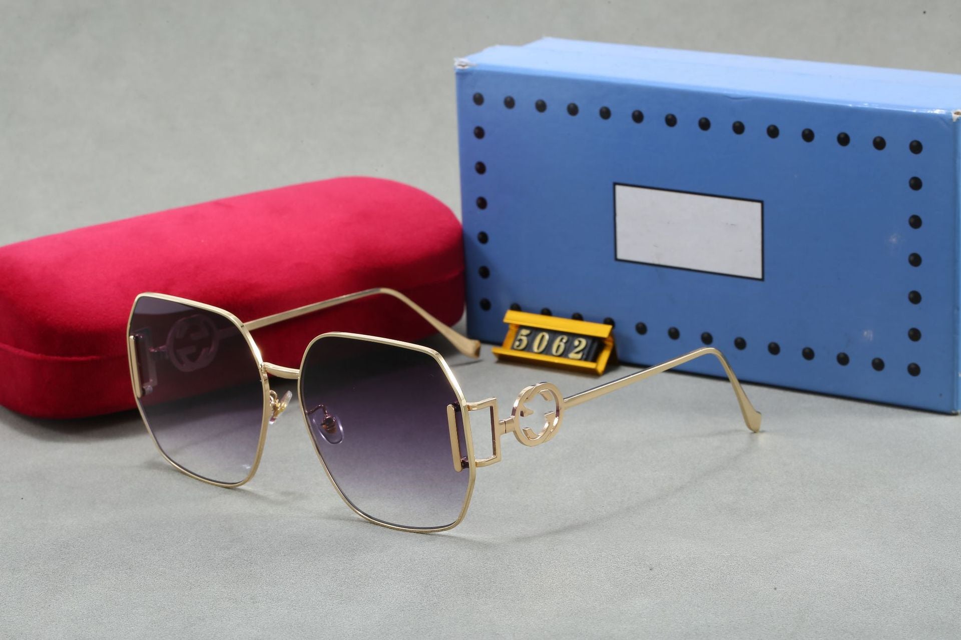 Europe and America2025New Fashion Square Polarized Sunglasses for Women, High-End Outdoor Street Style Metal Sunglasses for Women