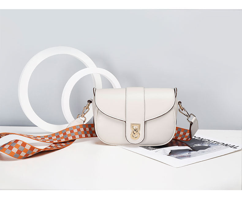 Original Design Niche Texture Saddle Bag with Webbing for Women, Versatile Fashionable Shoulder Bag, Casual Crossbody Bag for Daily Use