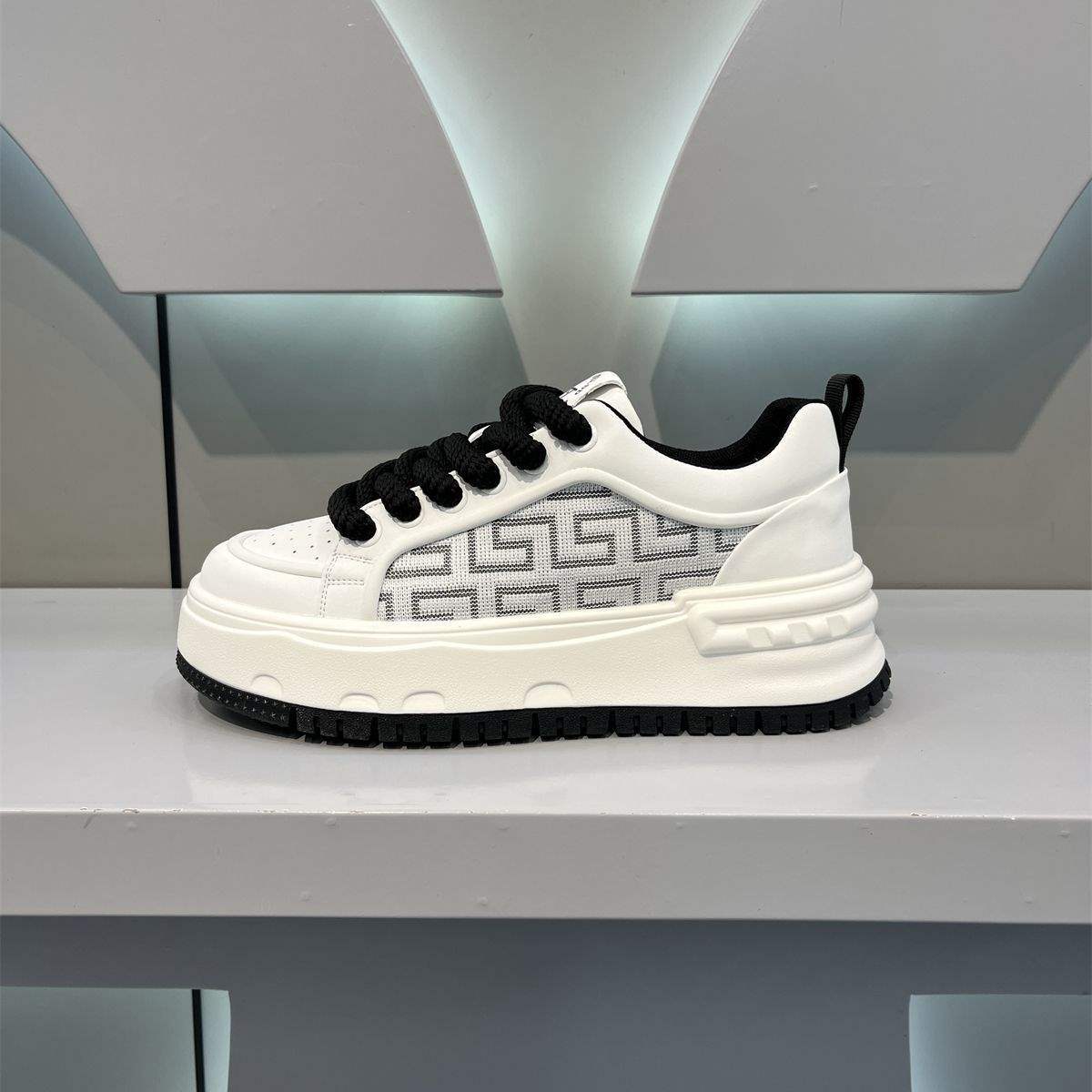 Men's New White Sneakers Mesh Breathable Casual Shoes Fashion Versatile Board Shoes Trendy Sports Shoes Loafers