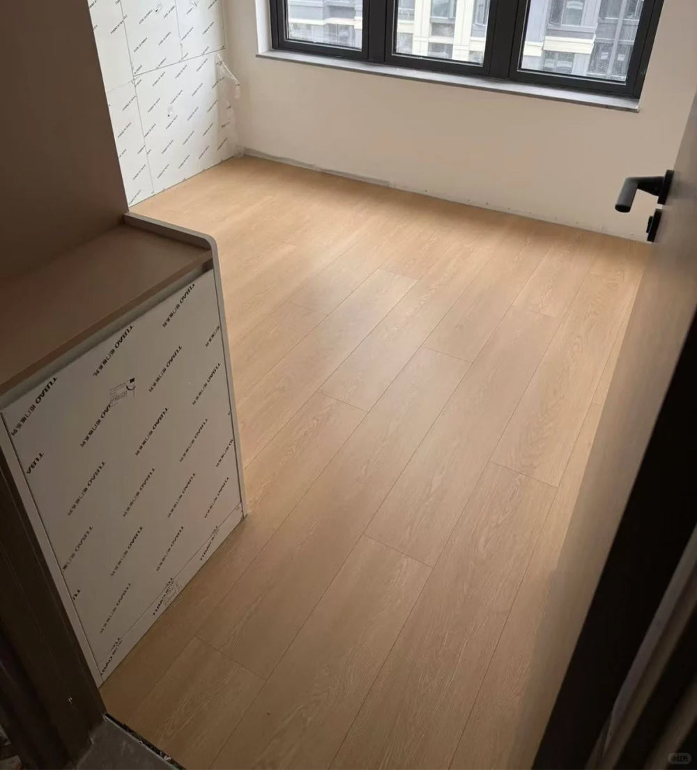 B-Class Fire Resistant Engineered Oak Hardwood Flooring Custom Solid Wood Floor Waterproof Anti-slip Surface Stable Outdoor Park