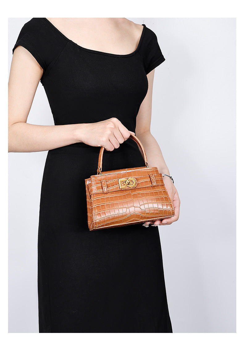 Fashionable Texture Trend2025European and American New Style Small Square Bag Niche Design Casual Chic Women's Single Shoulder Crossbody Bag