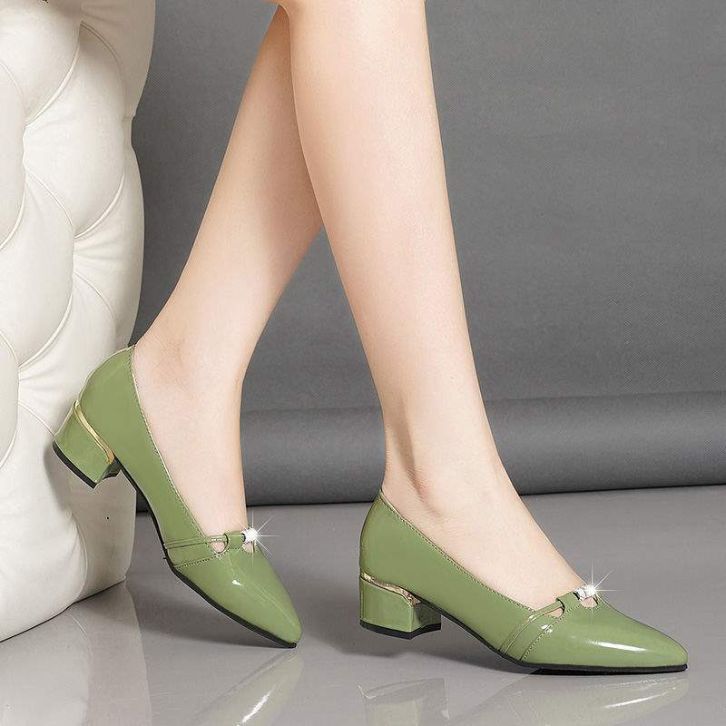 Women's Chunky Heel Single Shoes2025Spring and Autumn New Patent Leather Women's Pointed Toe Shoes, Shallow Mouth Leather Shoes for Moms, Versatile