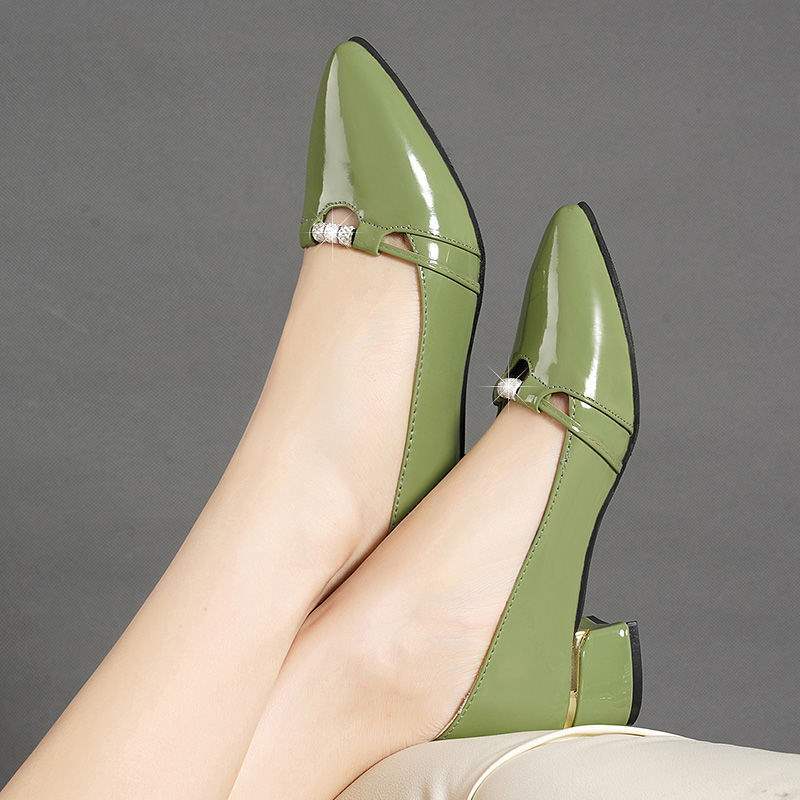 Women's Chunky Heel Single Shoes2025Spring and Autumn New Patent Leather Women's Pointed Toe Shoes, Shallow Mouth Leather Shoes for Moms, Versatile