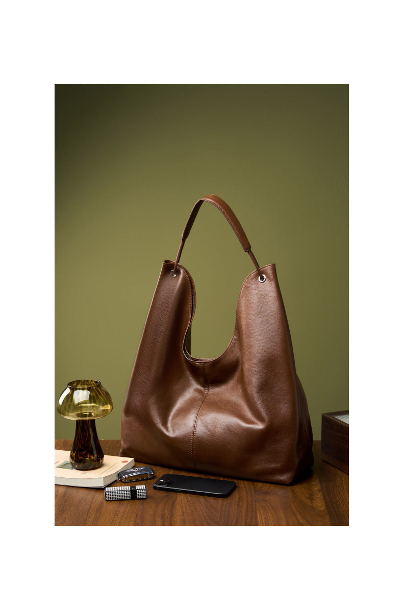 New Vegetable-Tanned Leather Trendy Large-Capacity Textured Tote Bag Versatile Shoulder Bag for Class and Commuting
