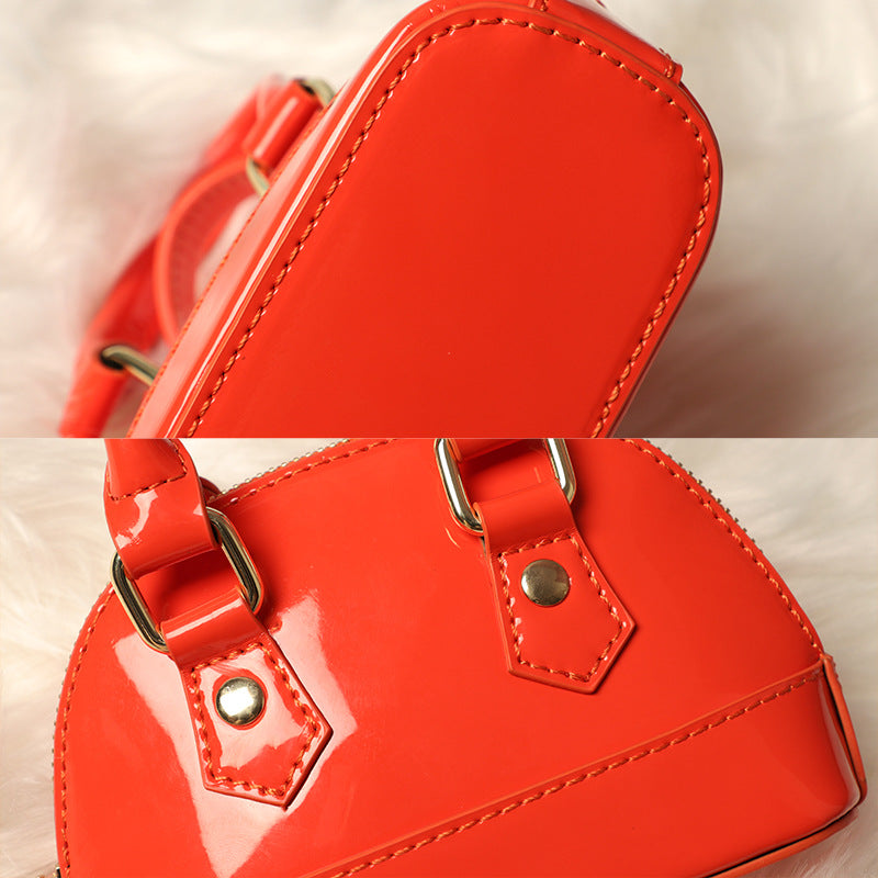 2022New Year's Trendy Fashion Small Bag Women's Shoulder Chain Crossbody Shell Bag
