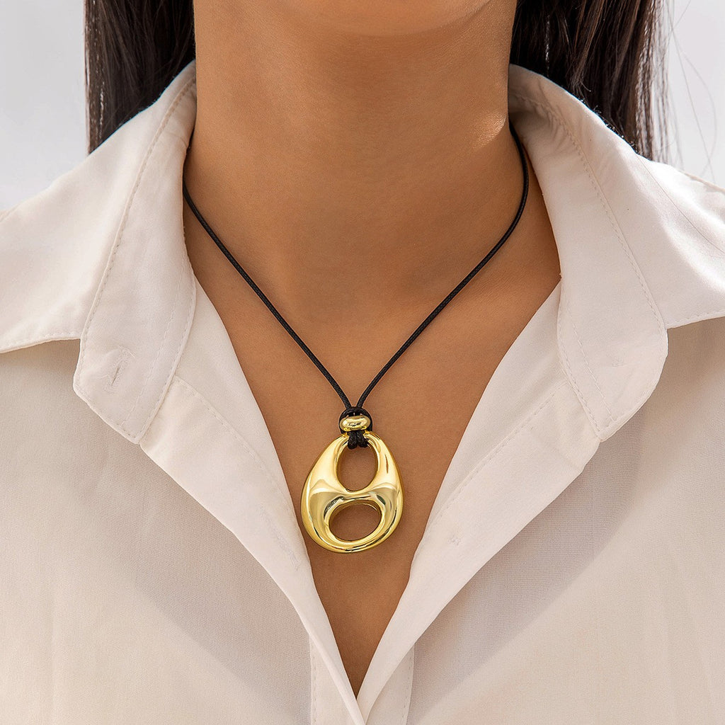 European and American New Style Personality Mesh Round Pendant Necklace for Women Elegant Simple Textured Round Pendant Rope Chain Necklace