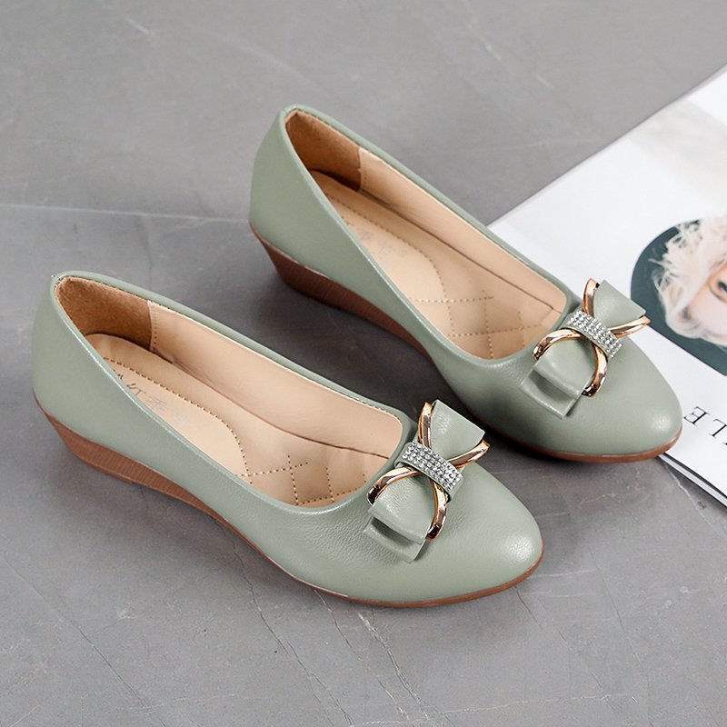 Pumps Women2025Spring New Versatile Women's Loafers British Style Flat Rhinestone Moccasins Durable Sole Women's Shoes