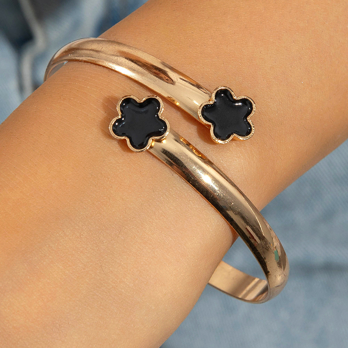 European and American Fashion Alloy Inlaid Diamond Five-Leaf Clover Bracelet Jewelry Three-Piece Set Simple Geometric Smooth Bracelet Wholesale
