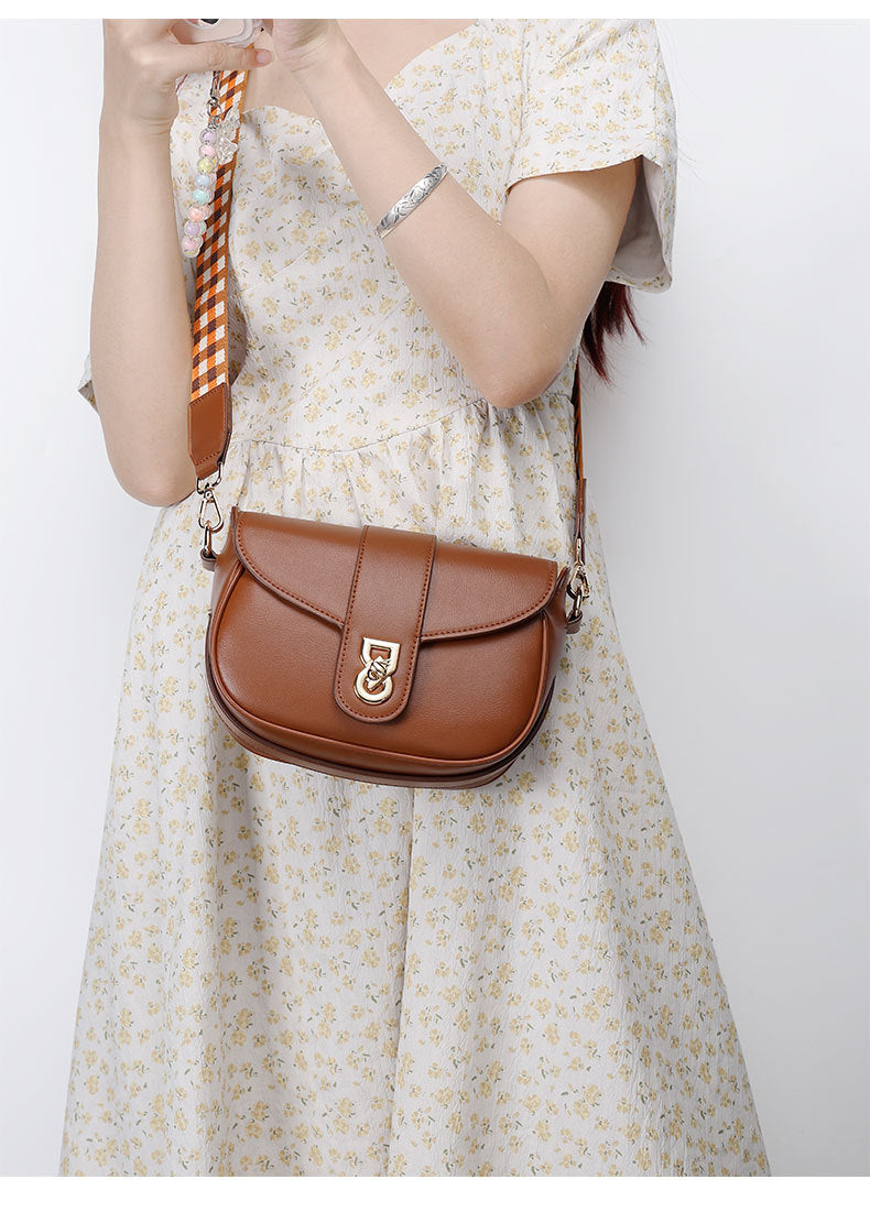 Original Design Niche Texture Saddle Bag with Webbing for Women, Versatile Fashionable Shoulder Bag, Casual Crossbody Bag for Daily Use