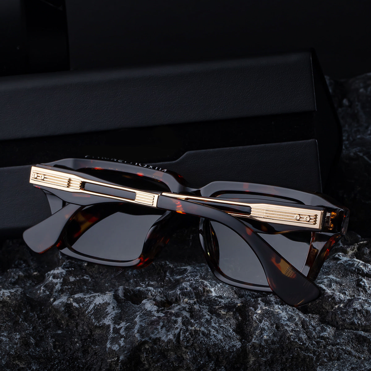 2025New European and American Fashion Square Frame Sunglasses for Men, Unique Small Frame, High-End Trendy Sun Protection Sunglasses for Men