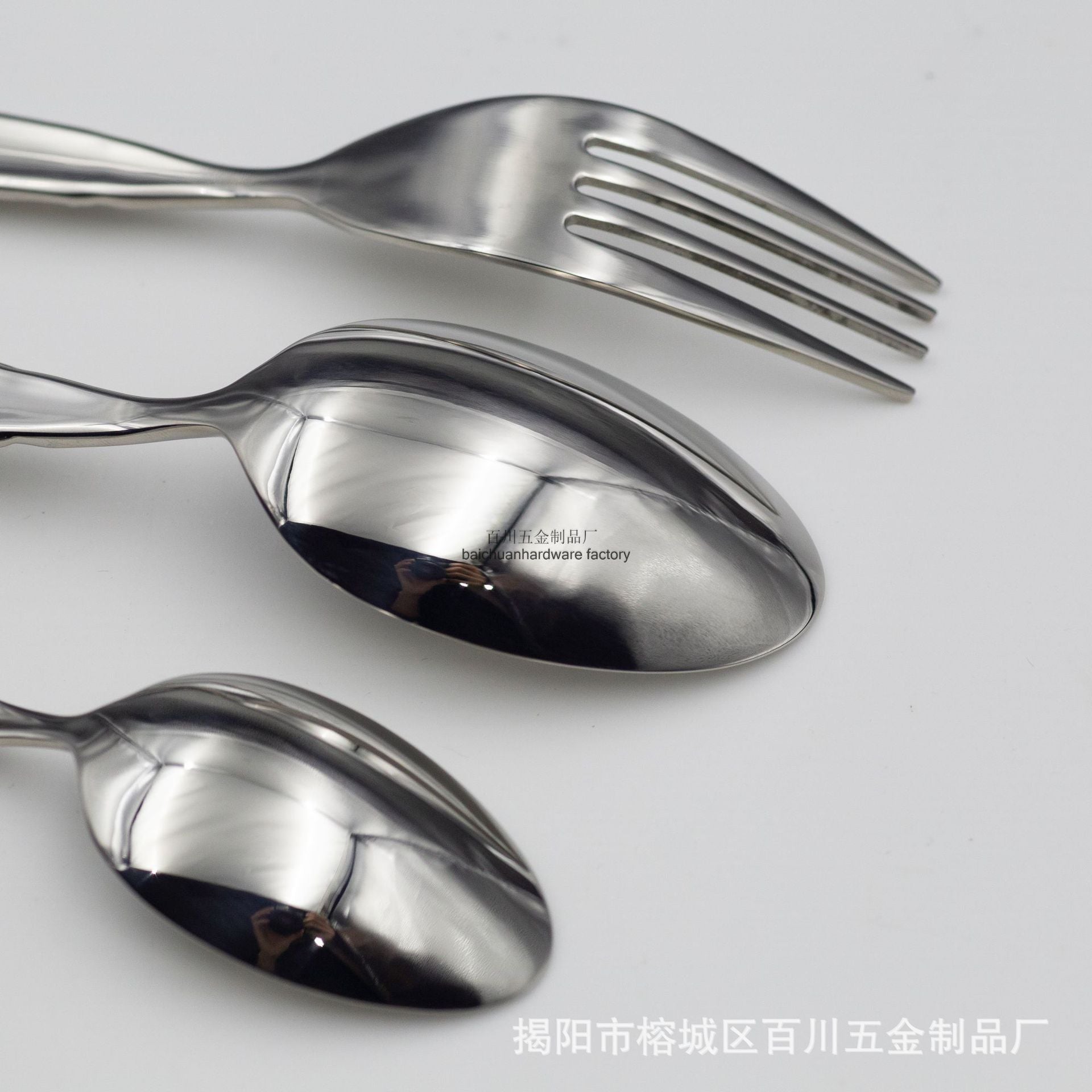 304Stainless Steel Knife Fork Spoon Thickened Forged Relief Tableware Western Steak Knife Fork Dessert Spoon4Piece Suit