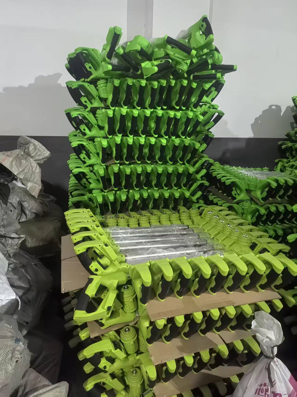 Lithium Battery Lawn Mower Weed Eater Rechargeable Household Grass Trimmer Electric Portable Garden Pruner Cordless