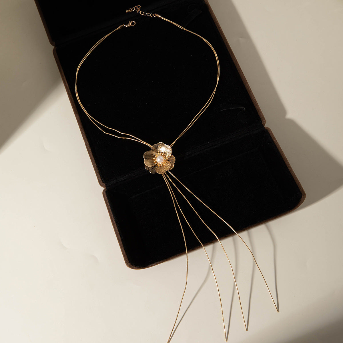 European and American Niche Ginkgo Leaf Tassel Necklace Design Sense Retro Pull-out Imitation Pearl Choker Jewelry choker