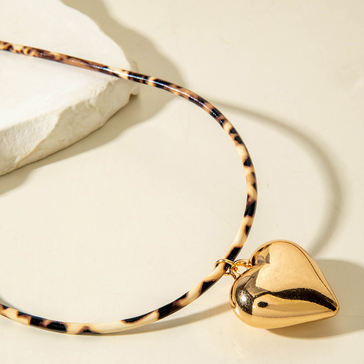 European and American Fashion Accessories Melad Leopard Print Exaggerated Necklace  Heart Pendant Vintage High-End Necklace