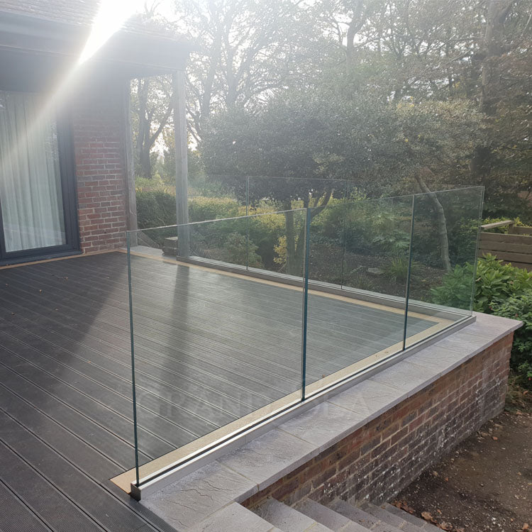 Outdoor Simple Balcony Glass Railing Balustrade Designs for Swimming Pool