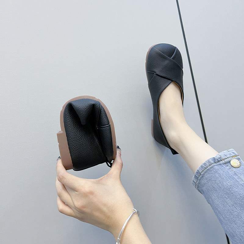 2025New style soft leather large size women's shoes with beef tendon sole36-43Wide Soft Sole Slip-On Shoes