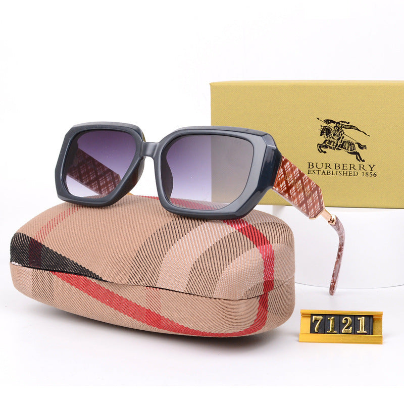 Large Frame B European and American retro women's letter sunglasses ins Internet Celebrity Street Style Square Sunglasses Trendy Versatile Fashion Big Brand