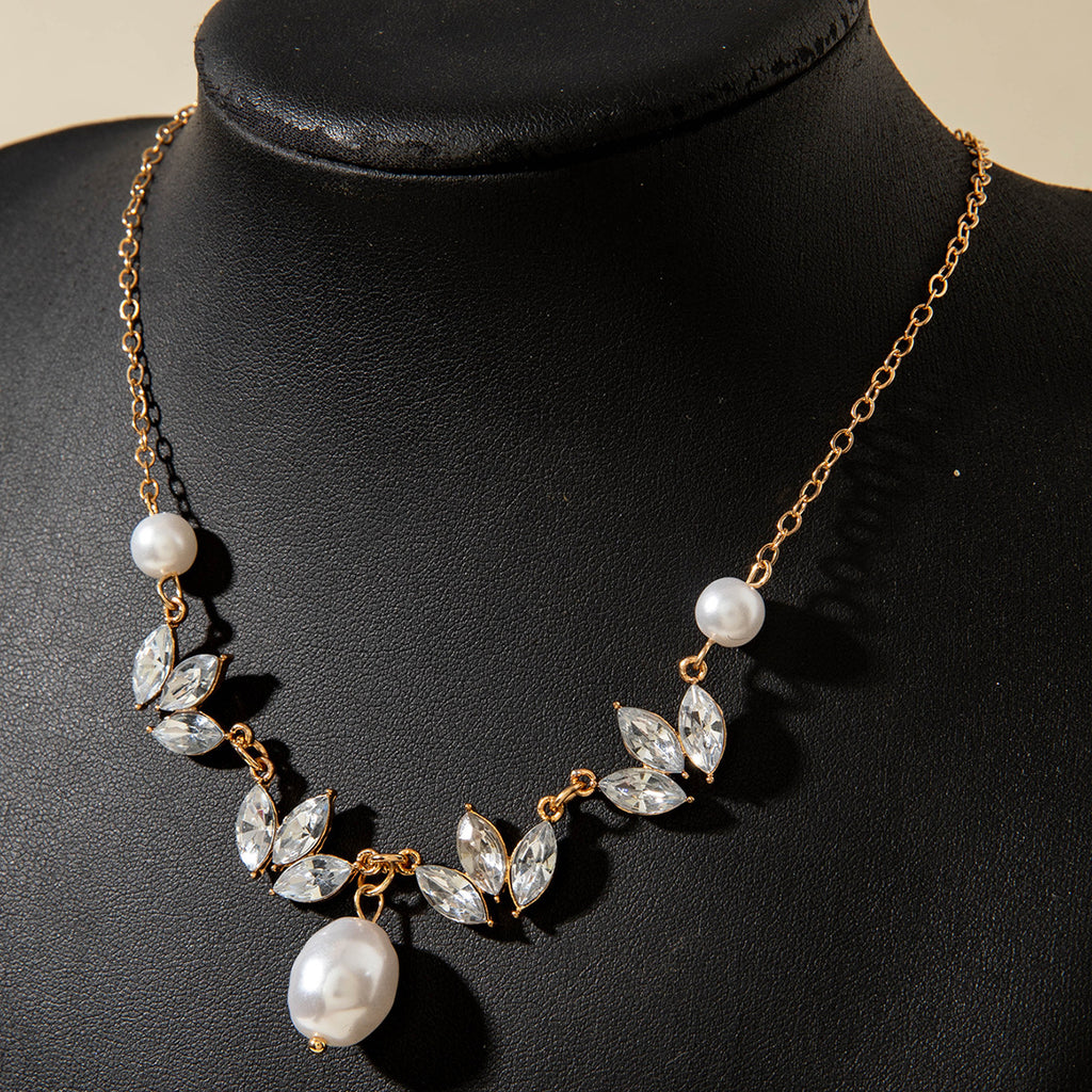 European and American Ornament  Fashionable Light Luxury Wheat Spike Inlaid Diamond Pearl Pendant Necklace with Unique Design and Personality Clavicle Necklace