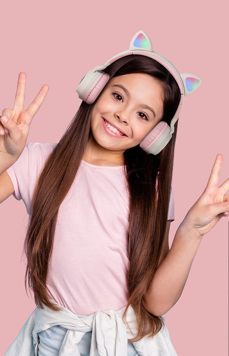 Hot-selling Wireless Bluetooth Cute Over-ear Headphones with Long Battery Life