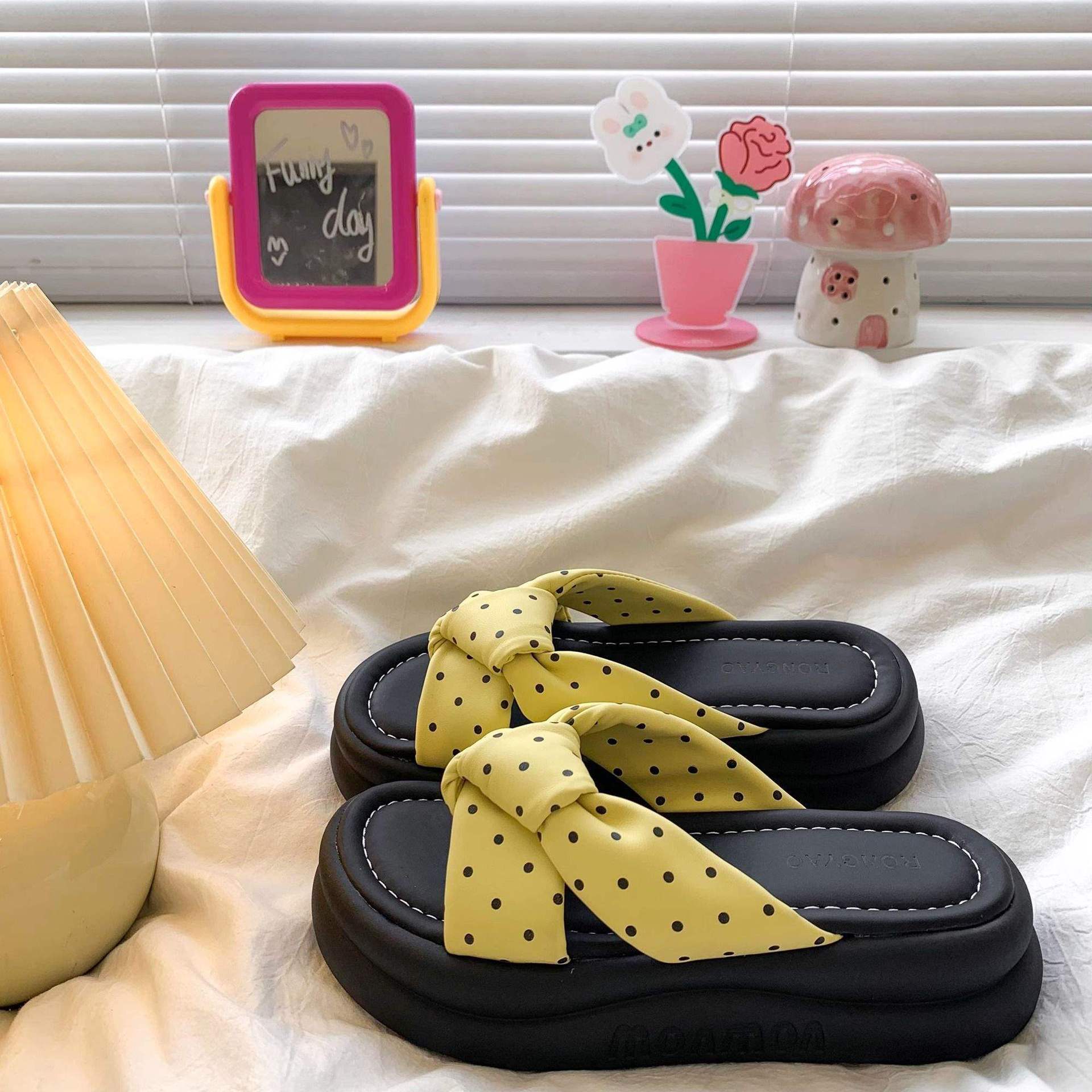 Women's Summer Thick-Soled Slippers for Outdoor Wear2025New Style Fairy Style Fashion One-Strap Sandals to Match Dresses