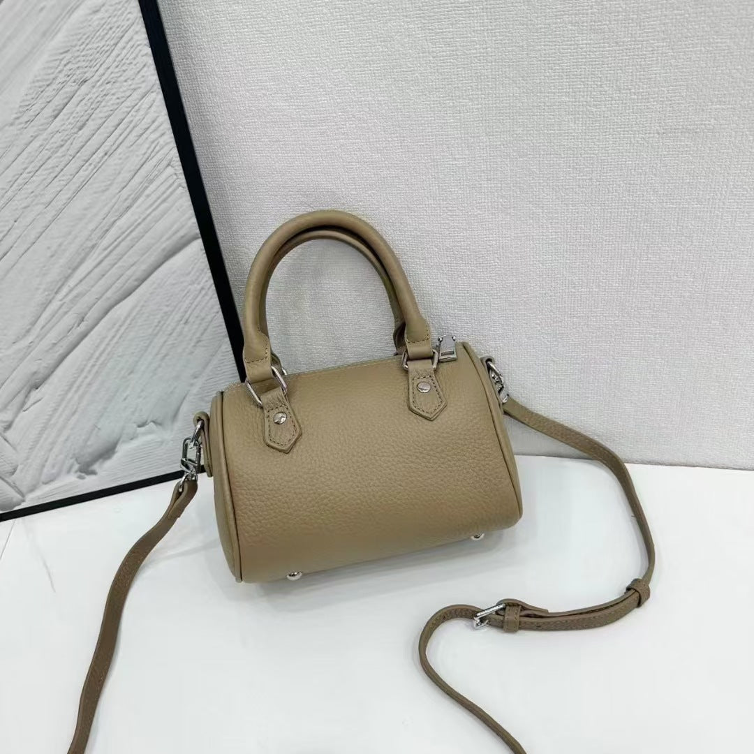 Guangzhou High-Quality Texture Genuine Leather Boston Pillow Bag for Women2024New first-layer cowhide handbag and crossbody bag