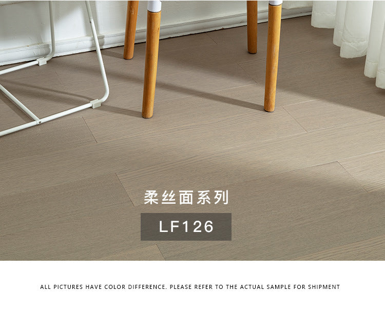 Free home installation with solid wood skirting board included Smooth Skin Feel Lacquer Flooring New Three-Layer Solid Core Real Wood Oak Flooring