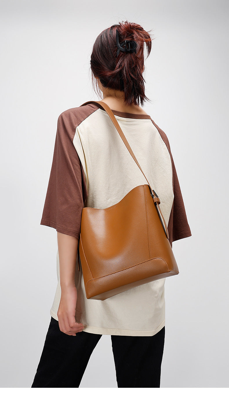 Light Luxury2024New Summer Tote Bag Large Capacity Women's Shoulder Commuter Bag Niche Crossbody Bag