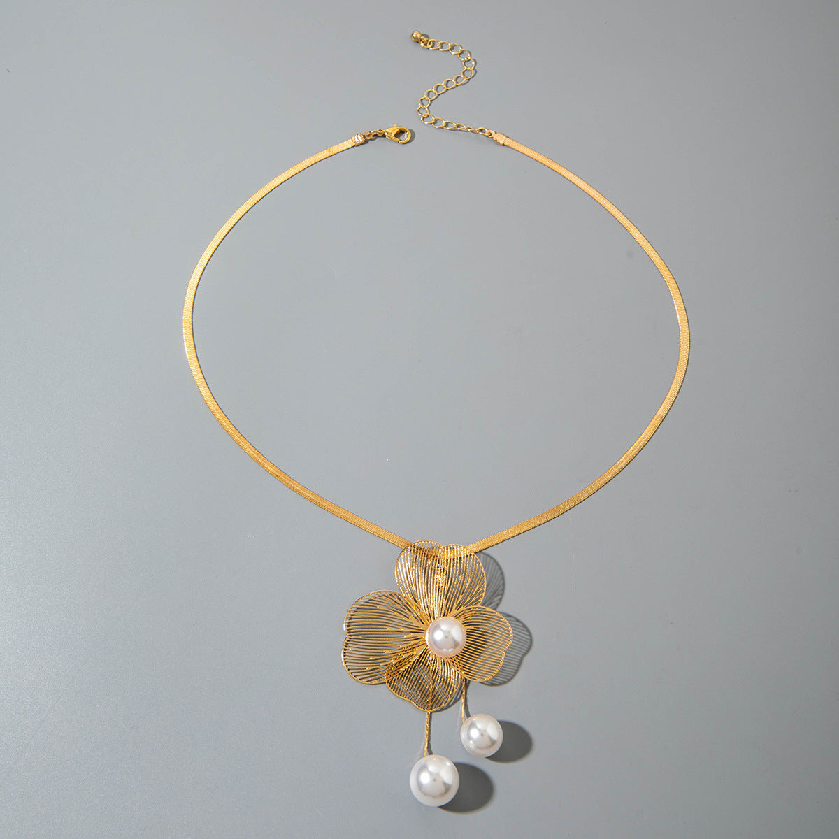 European and American Niche Ginkgo Leaf Tassel Necklace Design Sense Retro Pull-out Imitation Pearl Choker Jewelry choker