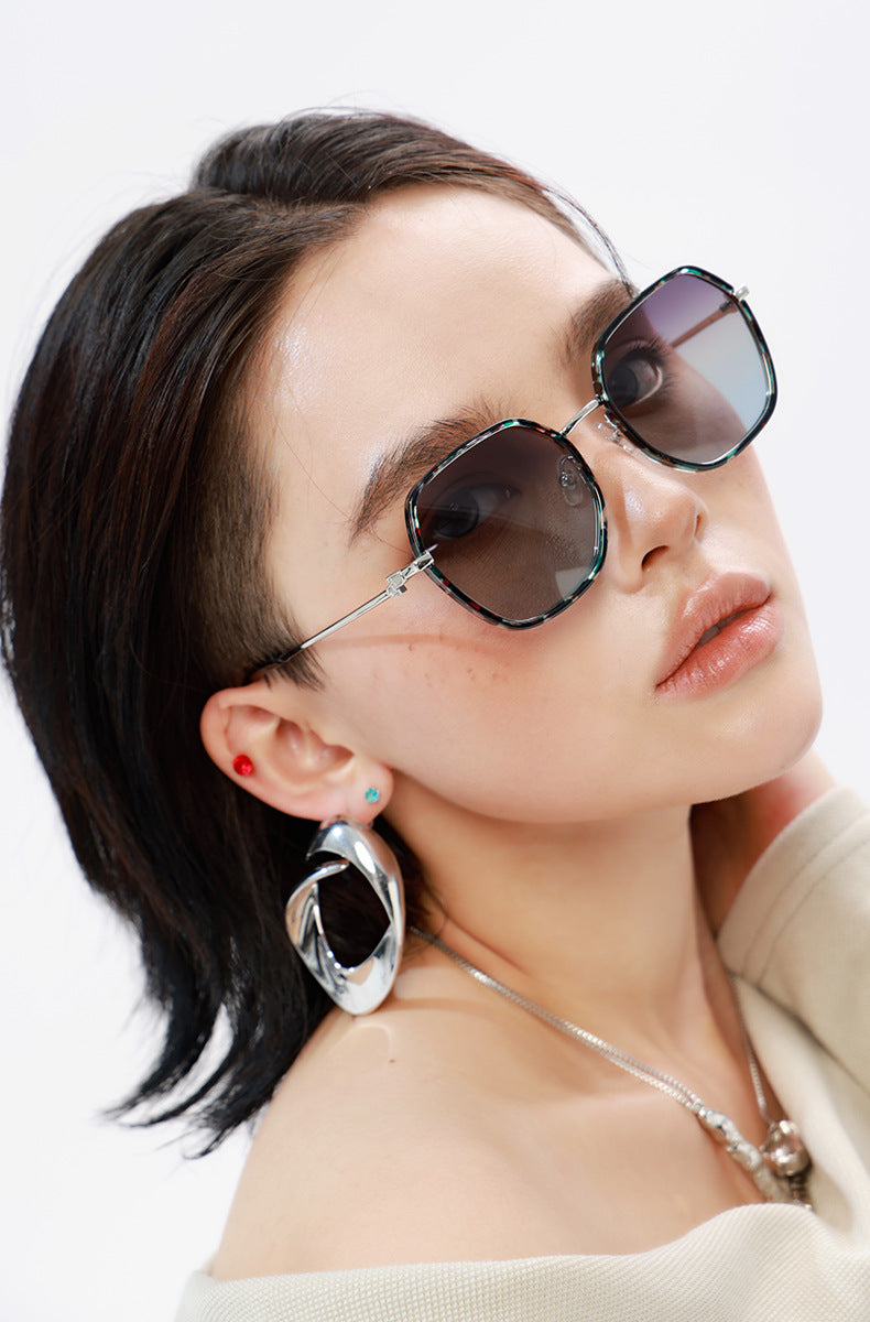 2025New European and American Fashion Square Frame Polarized Sunglasses for Women, Trendy Street Style, Sun Protection Sunglasses for Women Wholesale