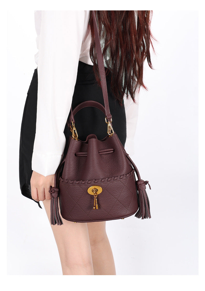 European and American First Layer Cowhide Women's New Genuine Leather Handbag Trendy Bucket Bag Tassel Niche Drawstring Shoulder Crossbody Bag